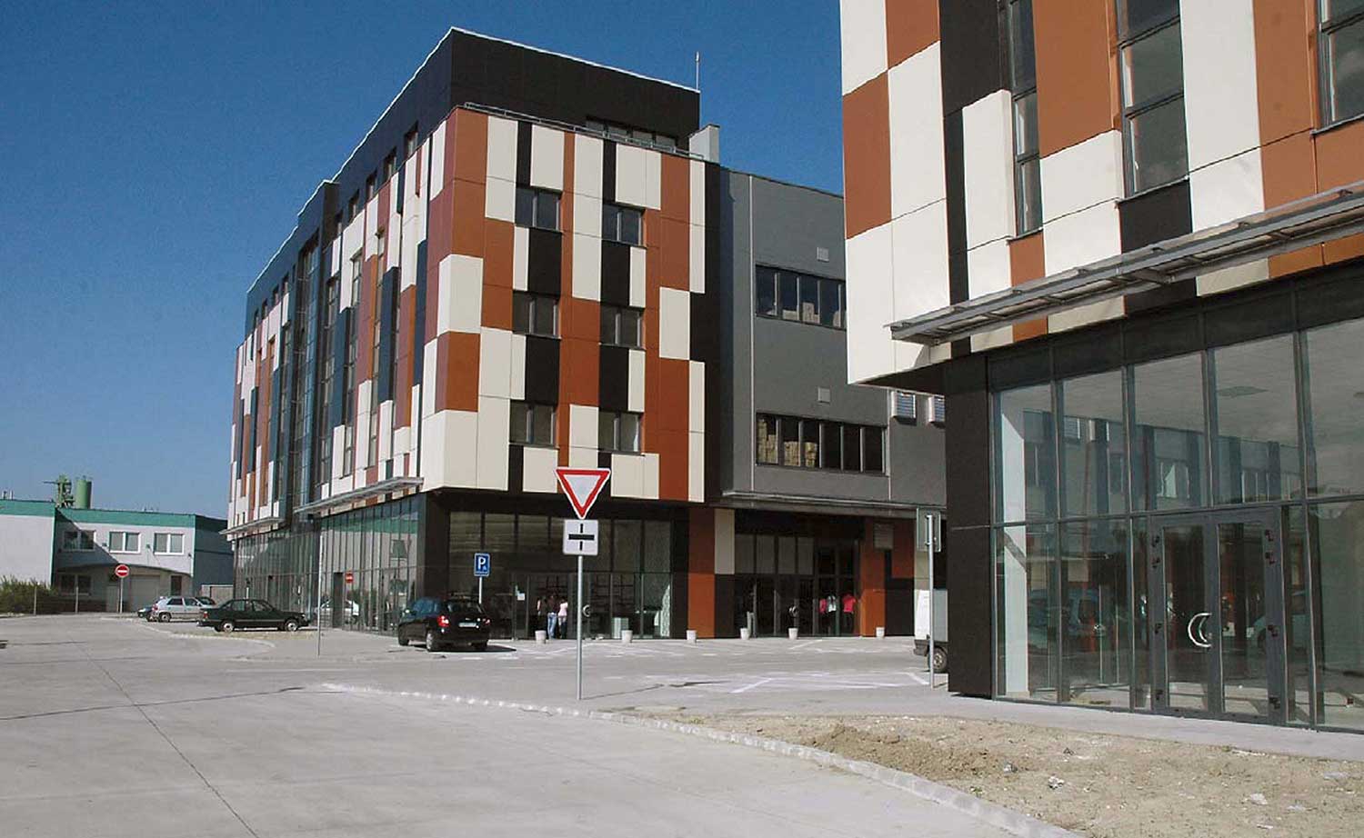 Obchodné stredisko Just Play, Bratislava - 4